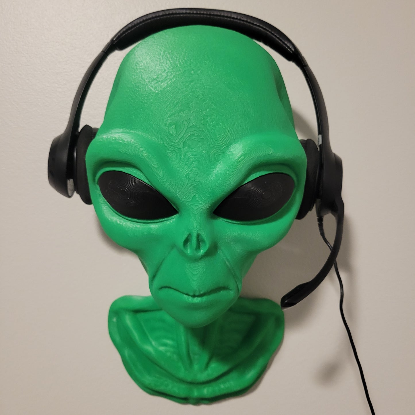 Headphone Holder Out-of-This-World Alien Headset Stand – Wall Mount for Gamers & Streamers