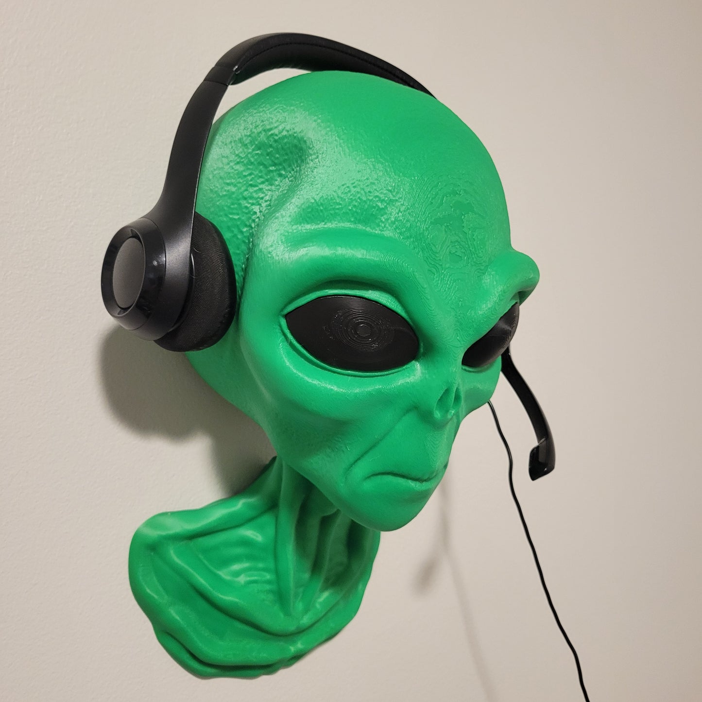 Headphone Holder Out-of-This-World Alien Headset Stand – Wall Mount for Gamers & Streamers