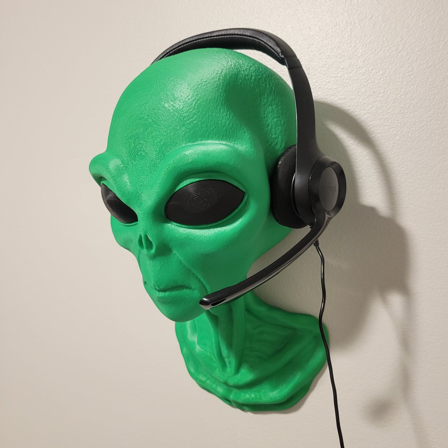 Headphone Holder Out-of-This-World Alien Headset Stand – Wall Mount for Gamers & Streamers