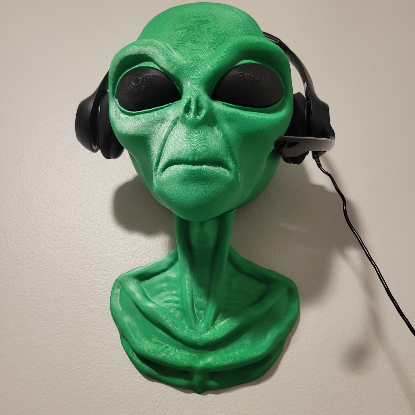 Headphone Holder Out-of-This-World Alien Headset Stand – Wall Mount for Gamers & Streamers